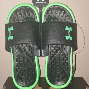 NWT Boys Under Armour slide sandals